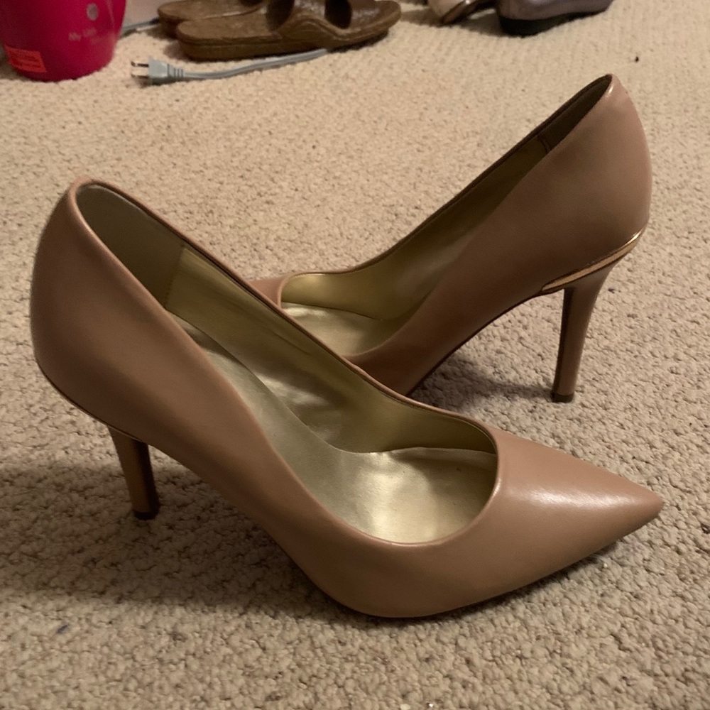 Heels - Picture 2 of 3
